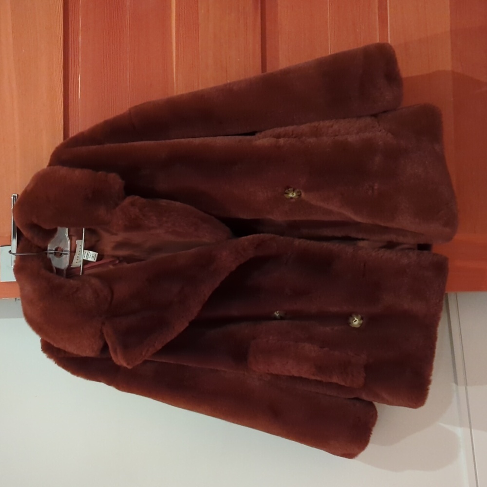 Never worn minky soft petite 0-2 short faux fur jacket coat!